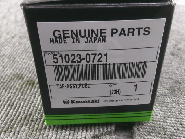GPZ900RK AWASAKI
Genuine fuel cock
51023-0721
