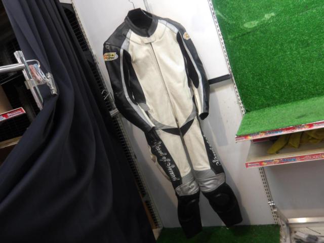 Size L SpeedSound Punching Racing Suit
Shoulder/elbow/back/waist/knee pads included
