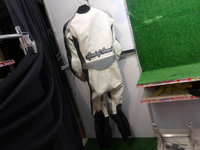 Size L SpeedSound Punching Racing Suit
Shoulder/elbow/back/waist/knee pads included