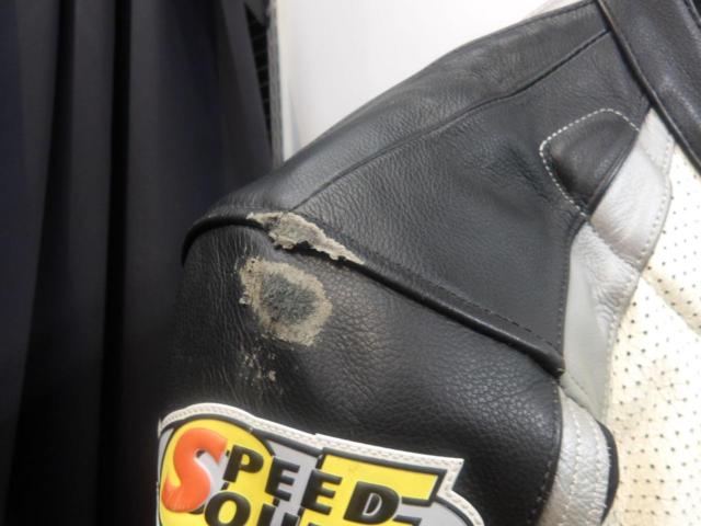 Size L SpeedSound Punching Racing Suit
Shoulder/elbow/back/waist/knee pads included