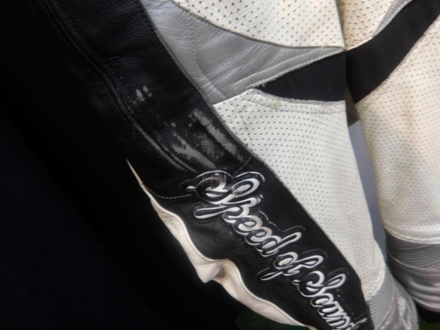 Size L SpeedSound Punching Racing Suit
Shoulder/elbow/back/waist/knee pads included