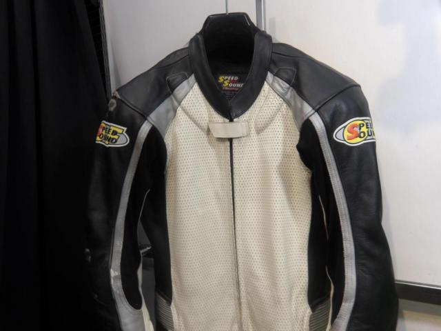 Size L SpeedSound Punching Racing Suit
Shoulder/elbow/back/waist/knee pads included