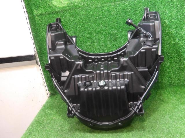 Genuine Honda part (removed from PCX125 JK05)
Headlight