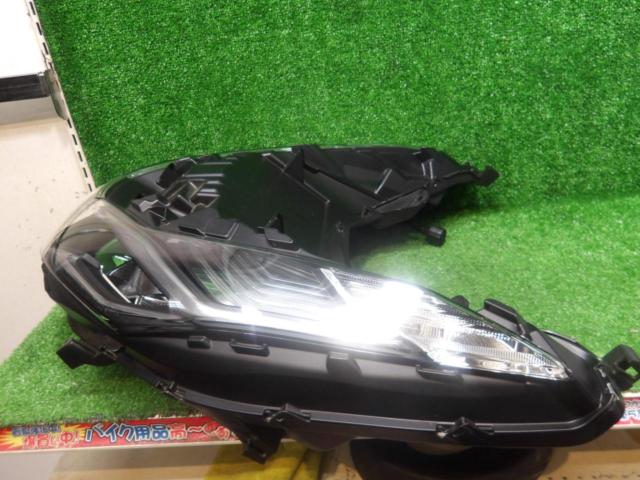 Genuine Honda part (removed from PCX125 JK05)
Headlight