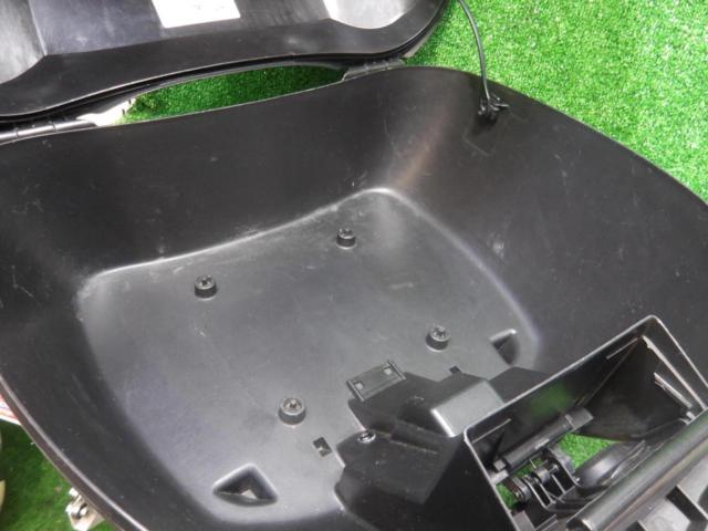 Genuine Honda parts
Top box 35L
Key with two