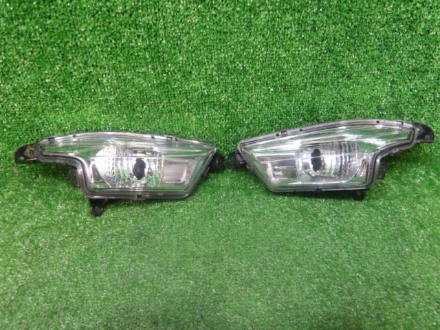 Genuine Yamaha part (removed from a Cygnus X4 model).
Turn signal lens left right set
