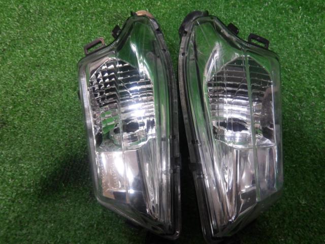 Genuine Yamaha part (removed from a Cygnus X4 model).
Turn signal lens left right set