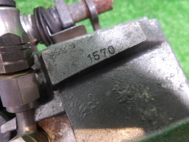 Wakeari
Genuine Kawasaki part from a ZRX400 (removed from a 1994 model).
Front caliper set (left and right) with 1570/1571 markings + bonus master cylinder included.