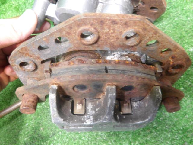 Wakeari
Genuine Kawasaki part from a ZRX400 (removed from a 1994 model).
Front caliper set (left and right) with 1570/1571 markings + bonus master cylinder included.