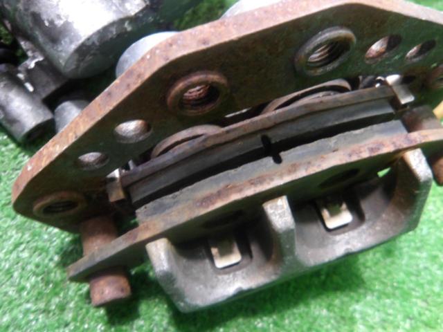 Wakeari
Genuine Kawasaki part from a ZRX400 (removed from a 1994 model).
Front caliper set (left and right) with 1570/1571 markings + bonus master cylinder included.