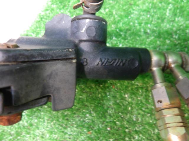 Wakeari
Genuine Kawasaki part from a ZRX400 (removed from a 1994 model).
Front caliper set (left and right) with 1570/1571 markings + bonus master cylinder included.