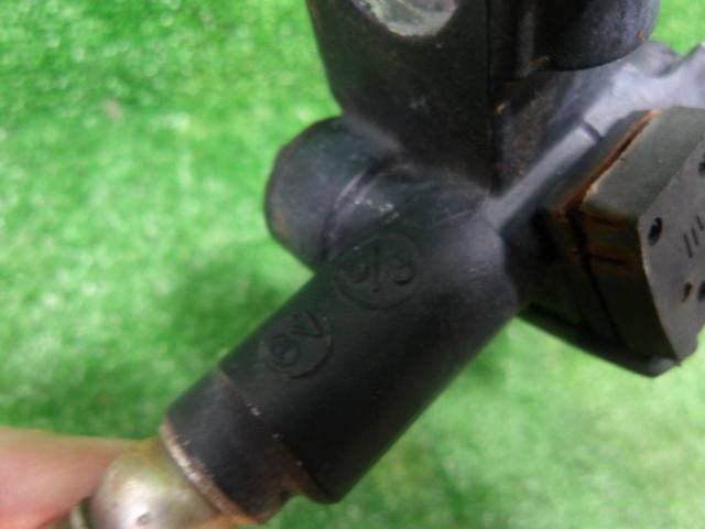 Wakeari
Genuine Kawasaki part from a ZRX400 (removed from a 1994 model).
Front caliper set (left and right) with 1570/1571 markings + bonus master cylinder included.