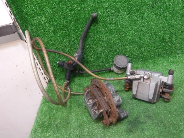 Wakeari
Genuine Kawasaki part from a ZRX400 (removed from a 1994 model).
Front caliper set (left and right) with 1570/1571 markings + bonus master cylinder included.