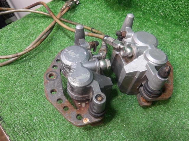 Wakeari
Genuine Kawasaki part from a ZRX400 (removed from a 1994 model).
Front caliper set (left and right) with 1570/1571 markings + bonus master cylinder included.