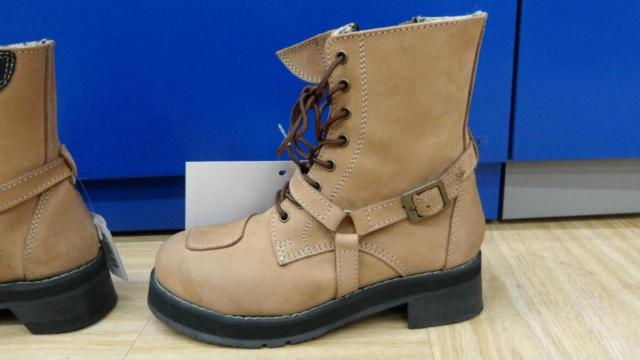 24.5cm
WILDWING (Wild Wing)
Riding boots
Falcon
WWM-0001
ATU
Platform boots
Crazy brown