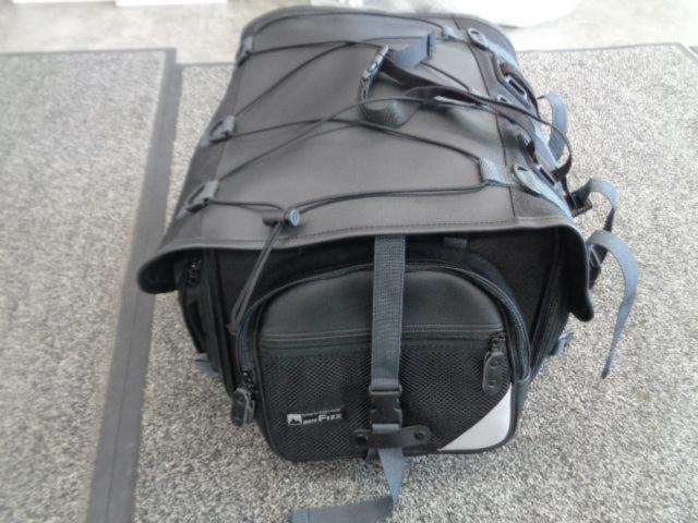 [MOTO
FIZZMFK-101
Field Seat Bag (Black)