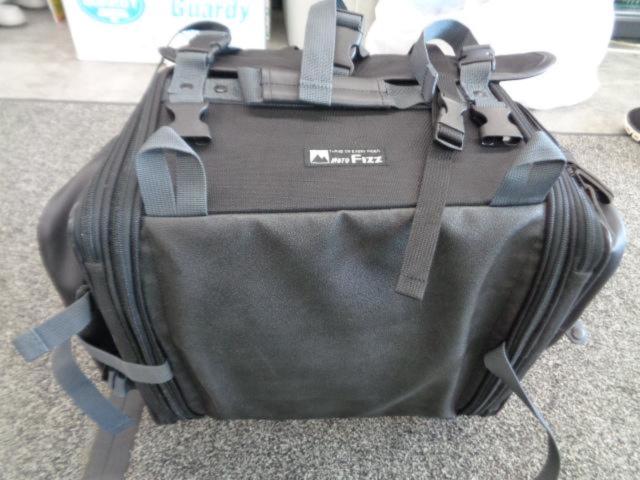 [MOTO
FIZZMFK-101
Field Seat Bag (Black)