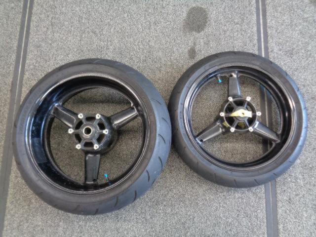 YAMAHA YZF-R1 ('01)
Original wheel set