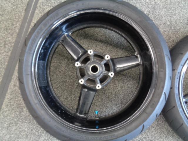 YAMAHA YZF-R1 ('01)
Original wheel set