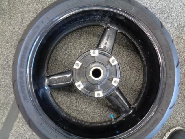 YAMAHA YZF-R1 ('01)
Original wheel set