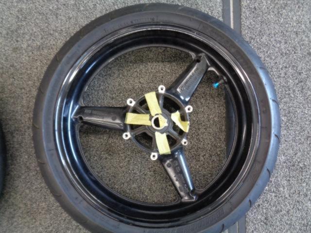 YAMAHA YZF-R1 ('01)
Original wheel set