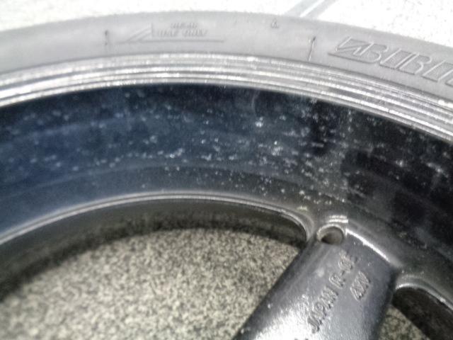 YAMAHA YZF-R1 ('01)
Original wheel set