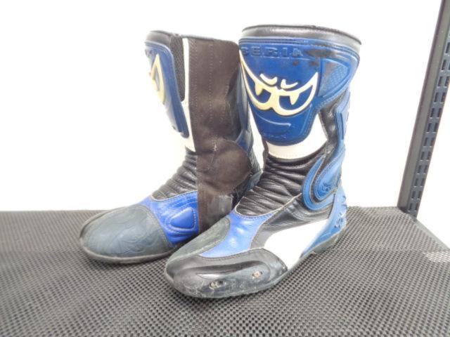 Wakeari
BERIK
Racing boots
EUR44