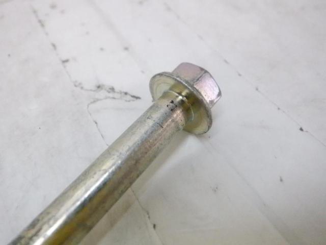 2 YAMAHA
Front axle shaft