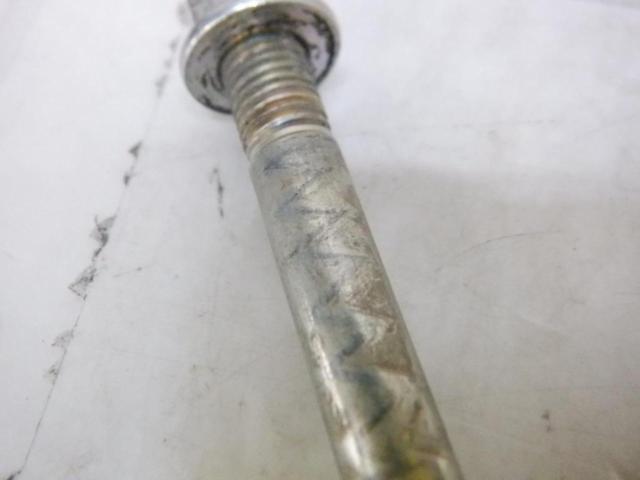 2 YAMAHA
Front axle shaft