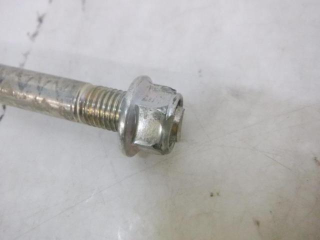 2 YAMAHA
Front axle shaft