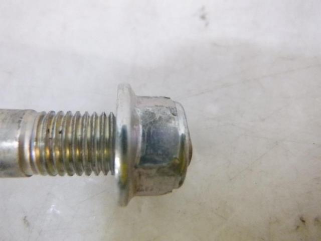 2 YAMAHA
Front axle shaft