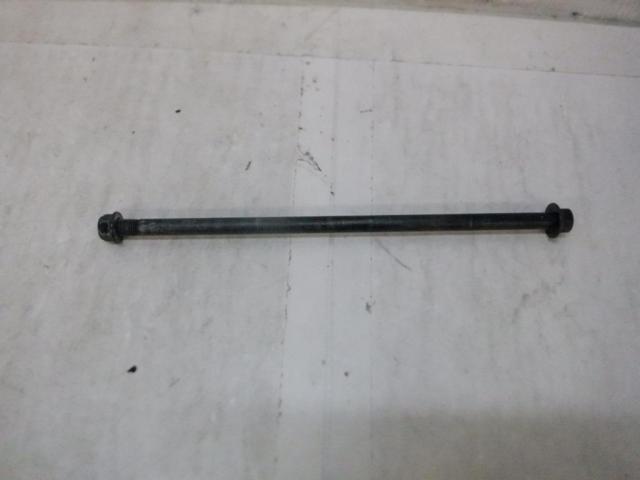 2 YAMAHA
Engine pivot shaft