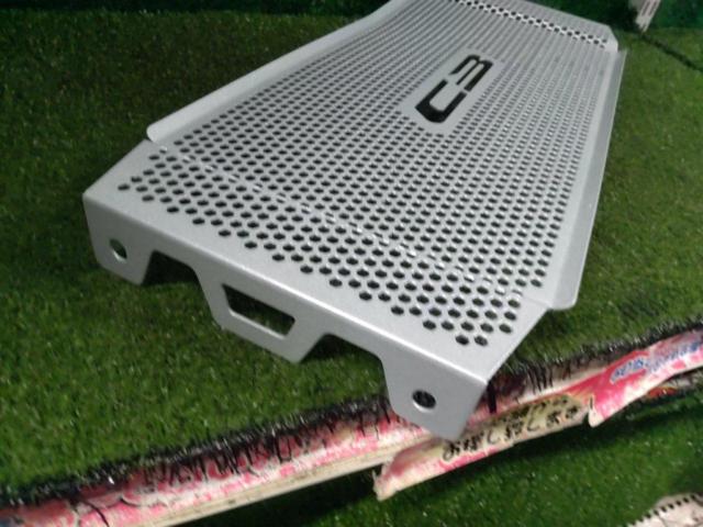 Unknown manufacturer radiator core guard
CB1300SF (SC54)