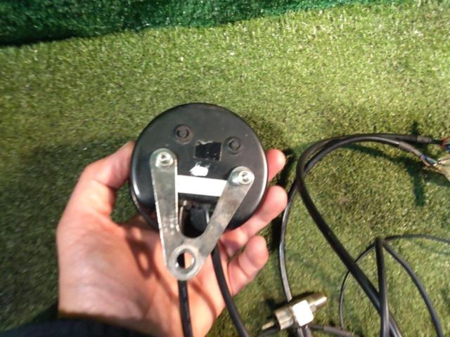 DAYTONAVELONA
W
Electric speed & tachometer
Φ80
Part number: 48138