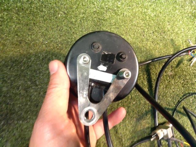 DAYTONAVELONA
W
Electric speed & tachometer
Φ80
Part number: 48138