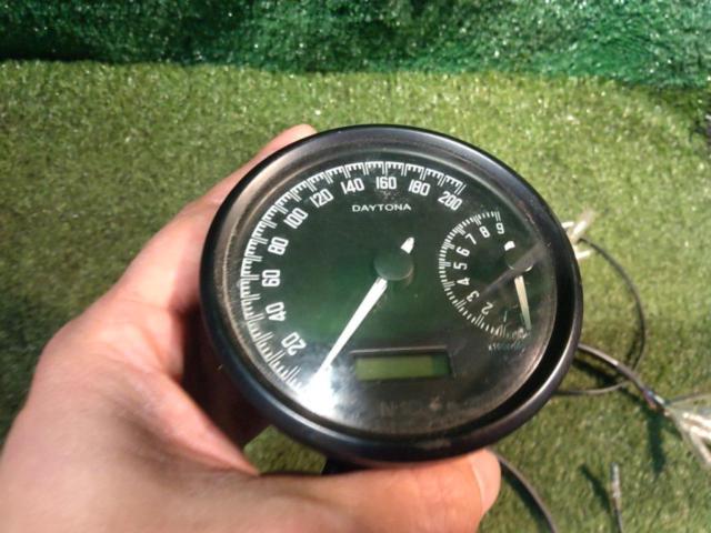 DAYTONAVELONA
W
Electric speed & tachometer
Φ80
Part number: 48138