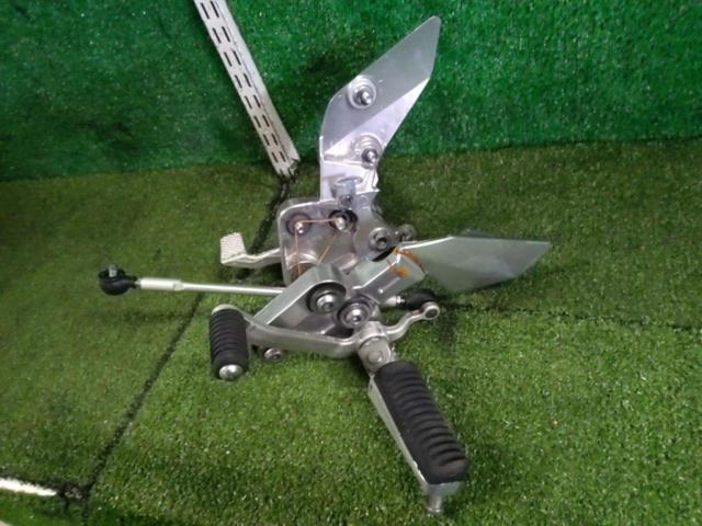 Genuine Yamaha footpegs
Removed from an FZS1000 (year unknown)
FAZER