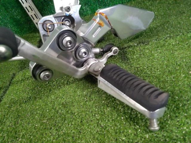 Genuine Yamaha footpegs
Removed from an FZS1000 (year unknown)
FAZER