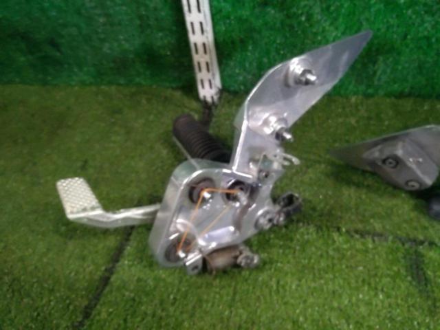 Genuine Yamaha footpegs
Removed from an FZS1000 (year unknown)
FAZER