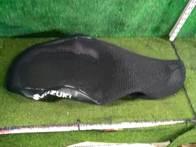 SUZUKI
Mesh seat cover
Removed from a V-Strom (year unknown)