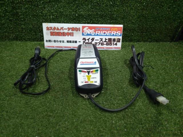 Red Baron
ROM
TECMATE
OPTIMATE4
Fully automatic battery diagnostic function with battery charger