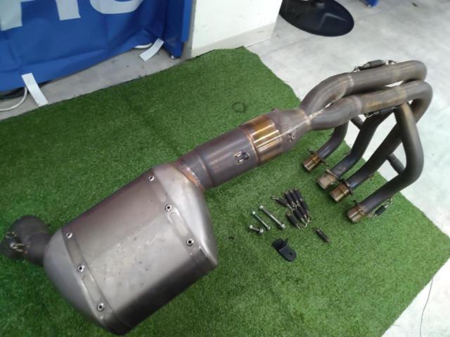 AKRAPOVIC
KAWASAKI × AKRAPOVIC
Carbon Full exhaust muffler
Ninja
ZX-25R (ZX250EE)
JMCA: 1020145001