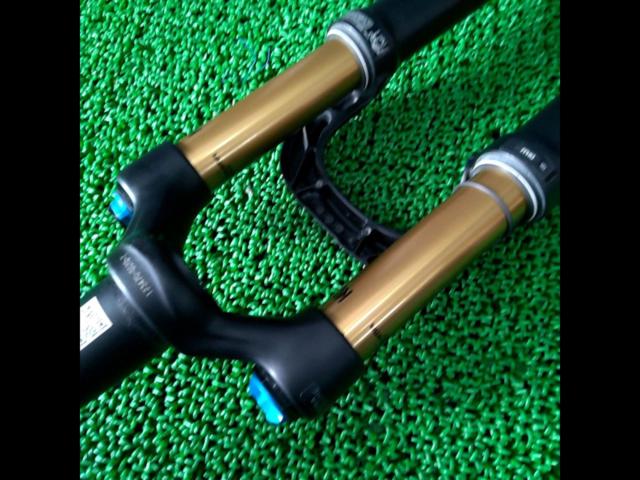 コラム162/エンド110/スルーΦ15 FOX All 32 Step-Cast Factory FIT4 Forks サスペンションフォーク