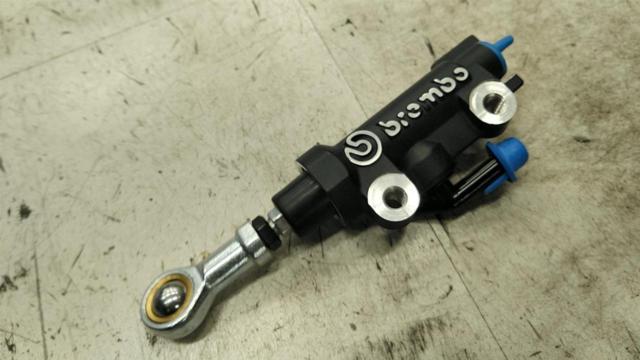 Brembo リアブレーキマスターシリンダー 39mmピッチ