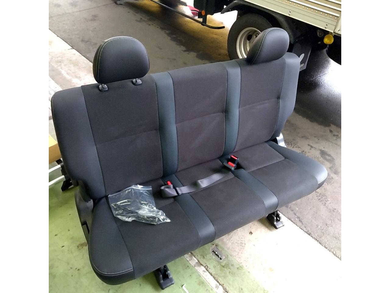 TOYOTA 純正セカンドシート ハイエース スーパーGL 標準ボディ 