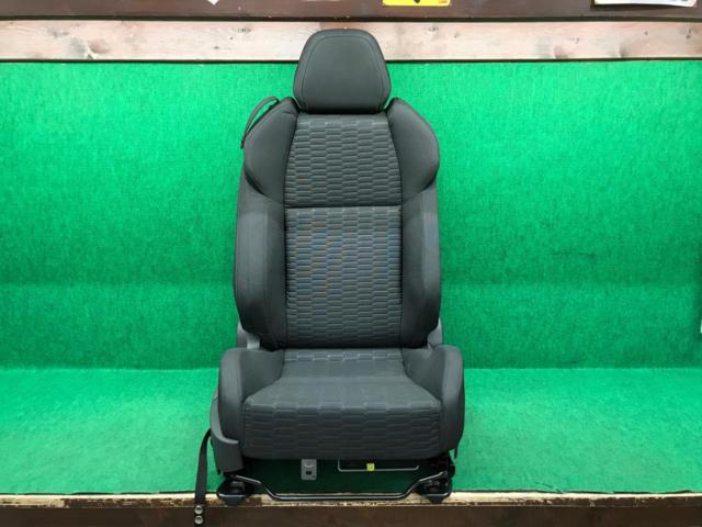 右側】トヨタ ZN8/GR86 SZ RCグレード 純正 ファブリック シート 