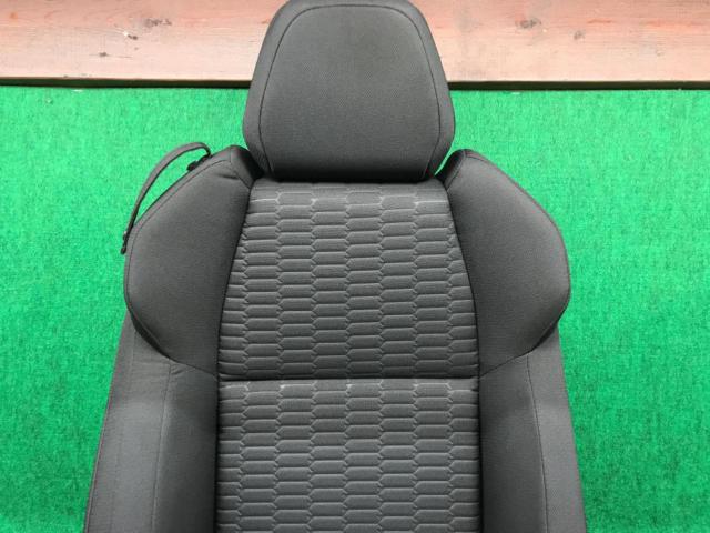 右側】トヨタ ZN8/GR86 SZ RCグレード 純正 ファブリック シート 