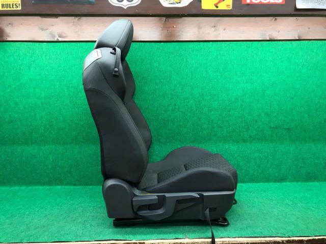 右側】トヨタ ZN8/GR86 SZ RCグレード 純正 ファブリック シート 
