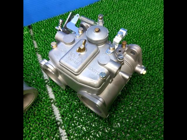 ショーケースにて展示【TE27/レビン】TOYOTA純正SOLEX製 ツインキャブレター 40パイ