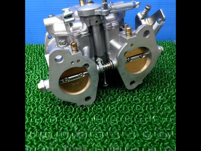 ショーケースにて展示【TE27/レビン】TOYOTA純正SOLEX製 ツインキャブレター 40パイ
